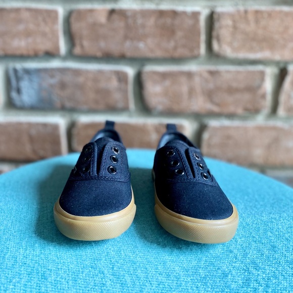 Size 7 Toddler NWOT Old Navy Slip-on Sneakers - Picture 4 of 7